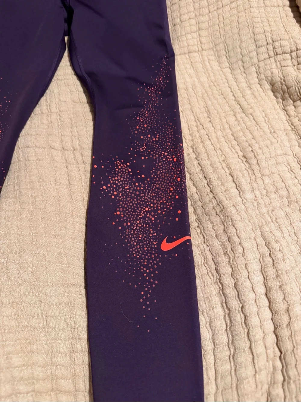 Nike women Purple Leggings with Pink Speckle Accent like new